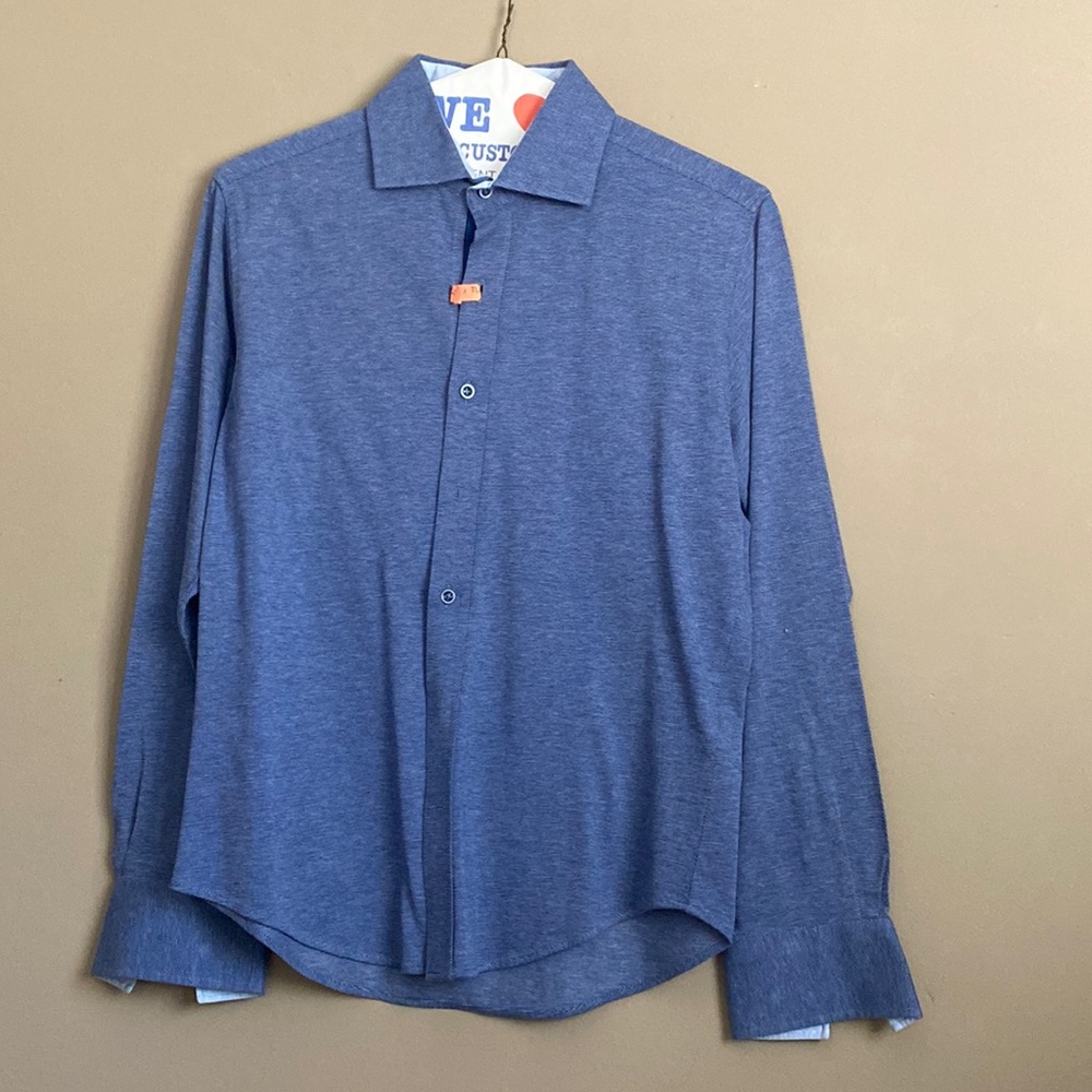 Robert Graham classic fit button up shirt. Size S.